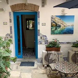 Cortile Azzurro Italië